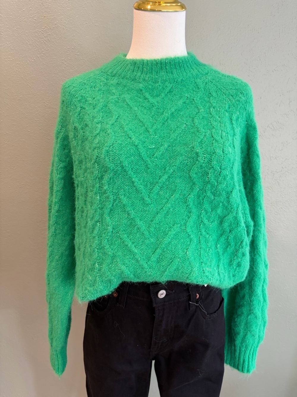 Topshop knitted fluffy cable crew jumper in green - Picture 6 of 7
